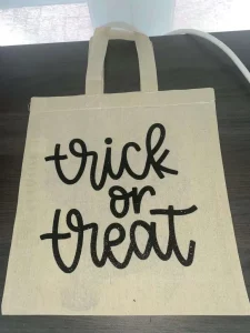 Tote bag trick or tread